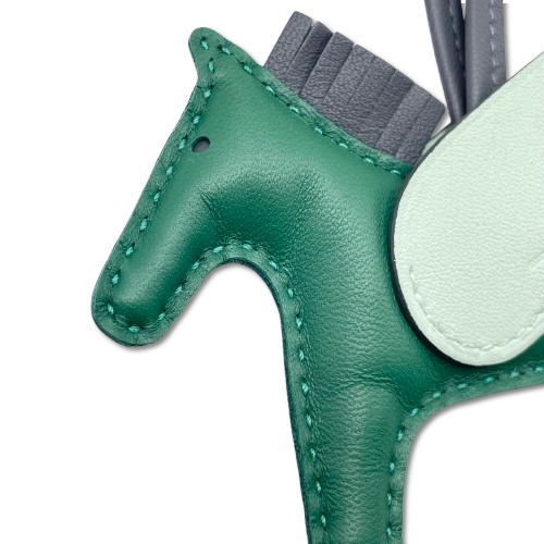 ❤未使用品❤ペガサスＰM ヴェールモワイヤン エルメス W刻印 美しい翼 エルメス ペガサスチャーム PM ヴェールモワイヤン/アルドワーズ