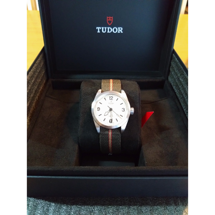 チューダーをどこよりも安く購入【プレミアバリューフリマ】