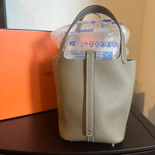 PM トリヨンクレマンス エトゥープ シルバー金具