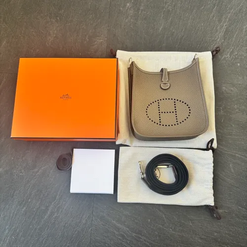 エルメス エヴリンをどこよりも安く購入【プレミアバリューフリマ】