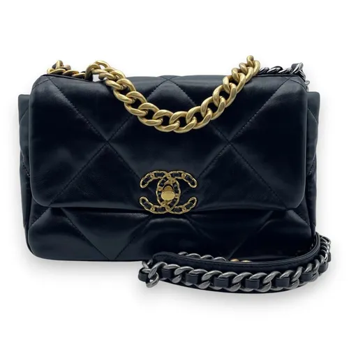 シャネル 19 W26 シャイニーラムスキン ブラック