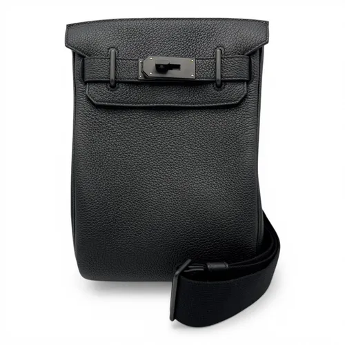 PM モノクローム トゴ ソーブラック ブラック金具