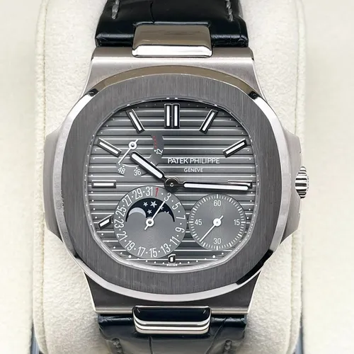 パテック フィリップ 2025年11月】 パテックフィリップ ノーチラス 5712/1A-001 の最新価格