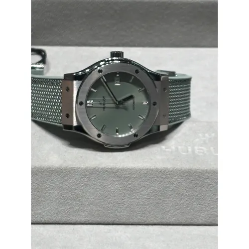 542.NX.891G.NR セージグリーン チタニウム 42mm