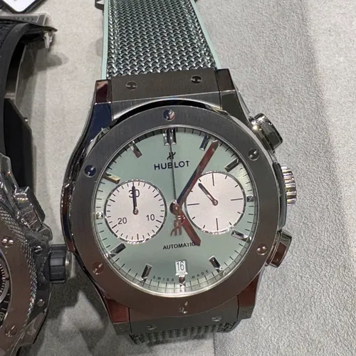 クロノグラフ 521.NX.891G.NR セージグリーン チタニウム 45mm