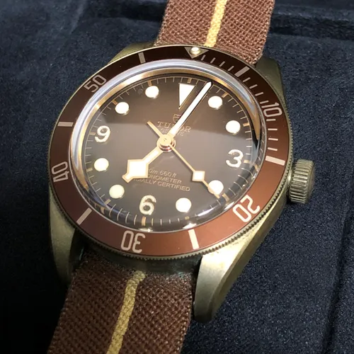 M79012M-0001 ブラウン 39mm ブロンズ
