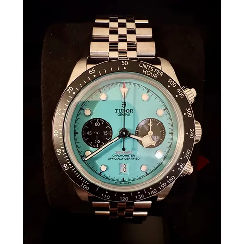 M79360N-0024 フラミンゴブルー ステンレススチール 41mm