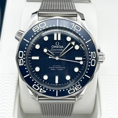 コーアクシャル マスター クロノメーター ボンド映画60周年記念モデル