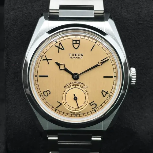 M2639W1A0U-0001 シャンパンカラー ステンレススチール 39mm